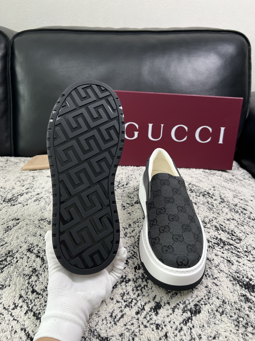 Gucci 高品质  顶级工艺品  古奇  专柜新款原厂配置，意大利进口牛皮面料，进口牛皮内里垫，透气舒适，鞋底：原厂特