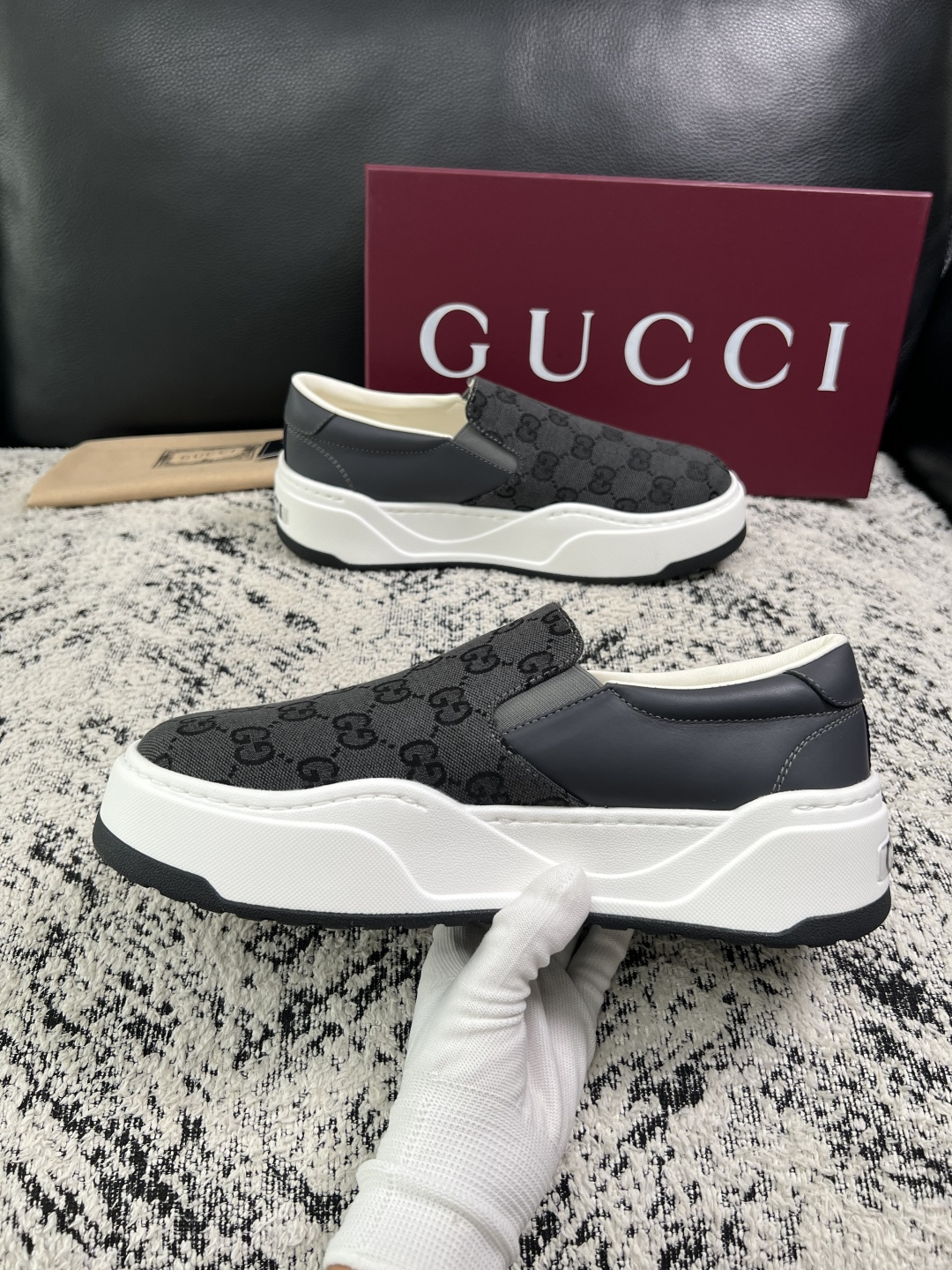 Gucci 高品质  顶级工艺品  古奇  专柜新款原厂配置，意大利进口牛皮面料，进口牛皮内里垫，透气舒适，鞋底：原厂特