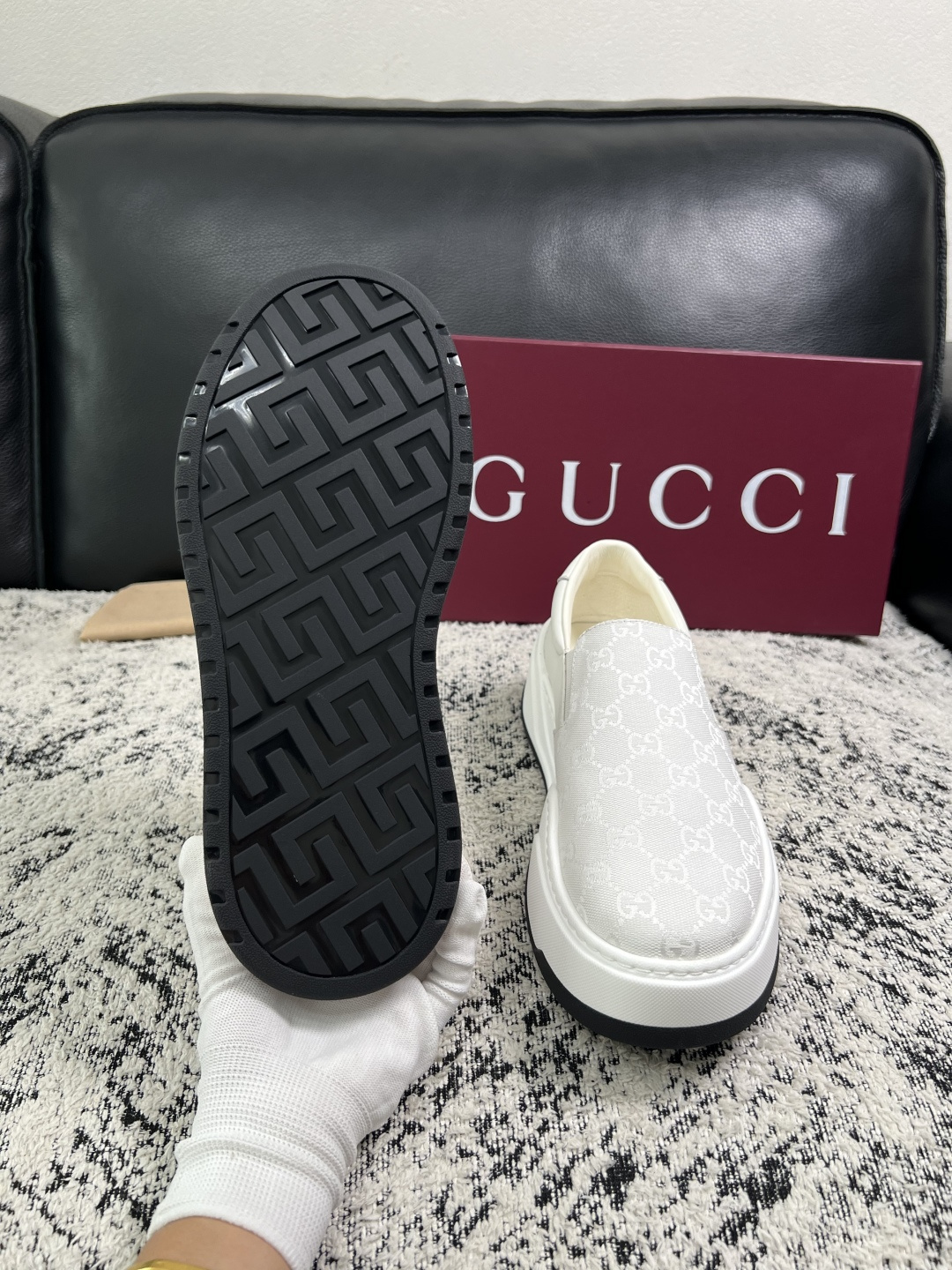 Gucci 高品质  顶级工艺品  古奇  专柜新款原厂配置，意大利进口牛皮面料，进口牛皮内里垫，透气舒适，鞋底：原厂特