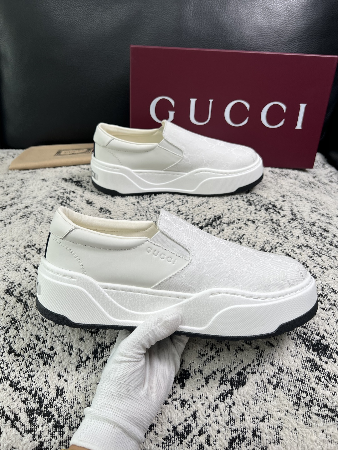 Gucci 高品质  顶级工艺品  古奇  专柜新款原厂配置，意大利进口牛皮面料，进口牛皮内里垫，透气舒适，鞋底：原厂特
