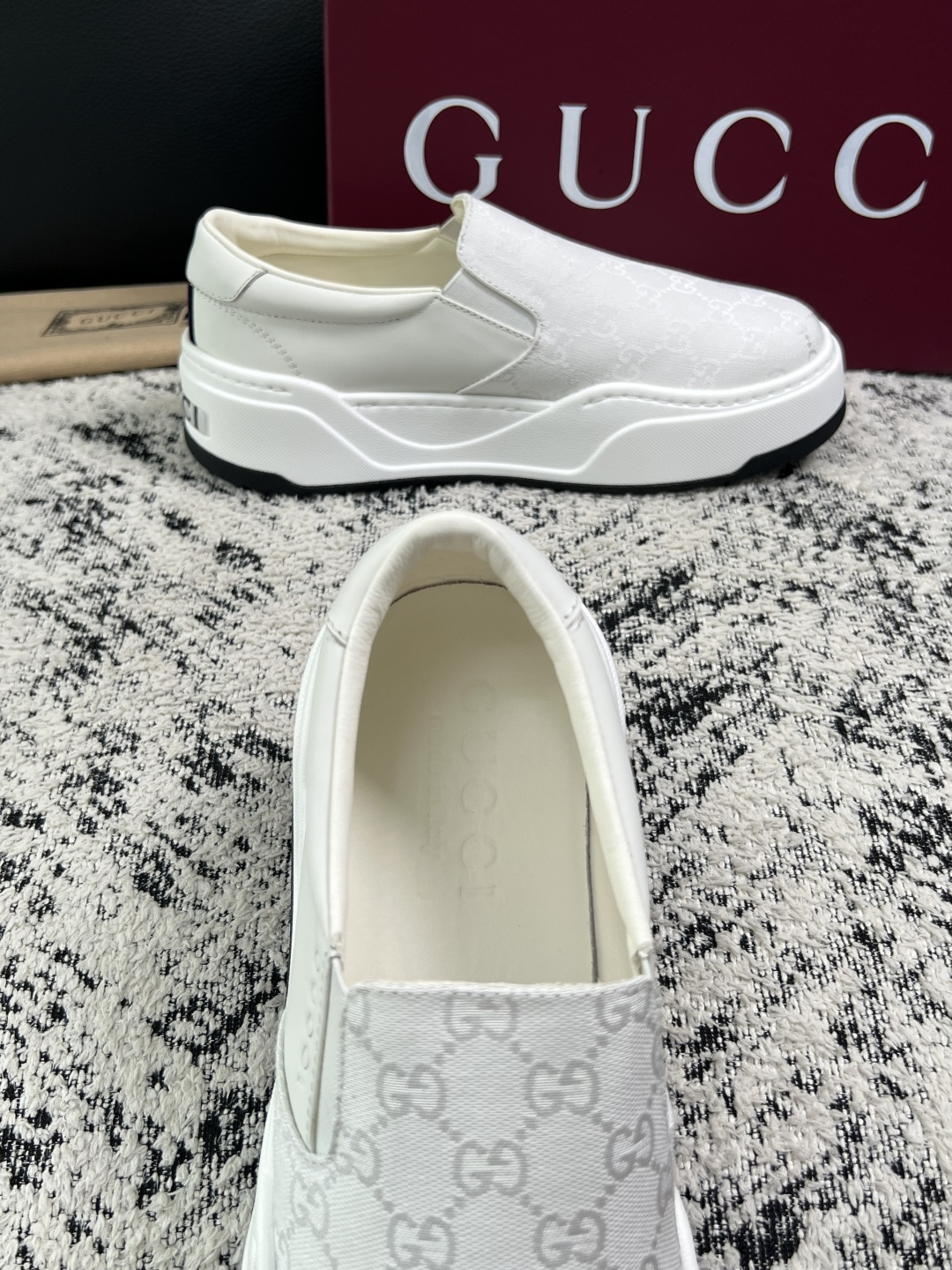 Gucci 高品质  顶级工艺品  古奇  专柜新款原厂配置，意大利进口牛皮面料，进口牛皮内里垫，透气舒适，鞋底：原厂特