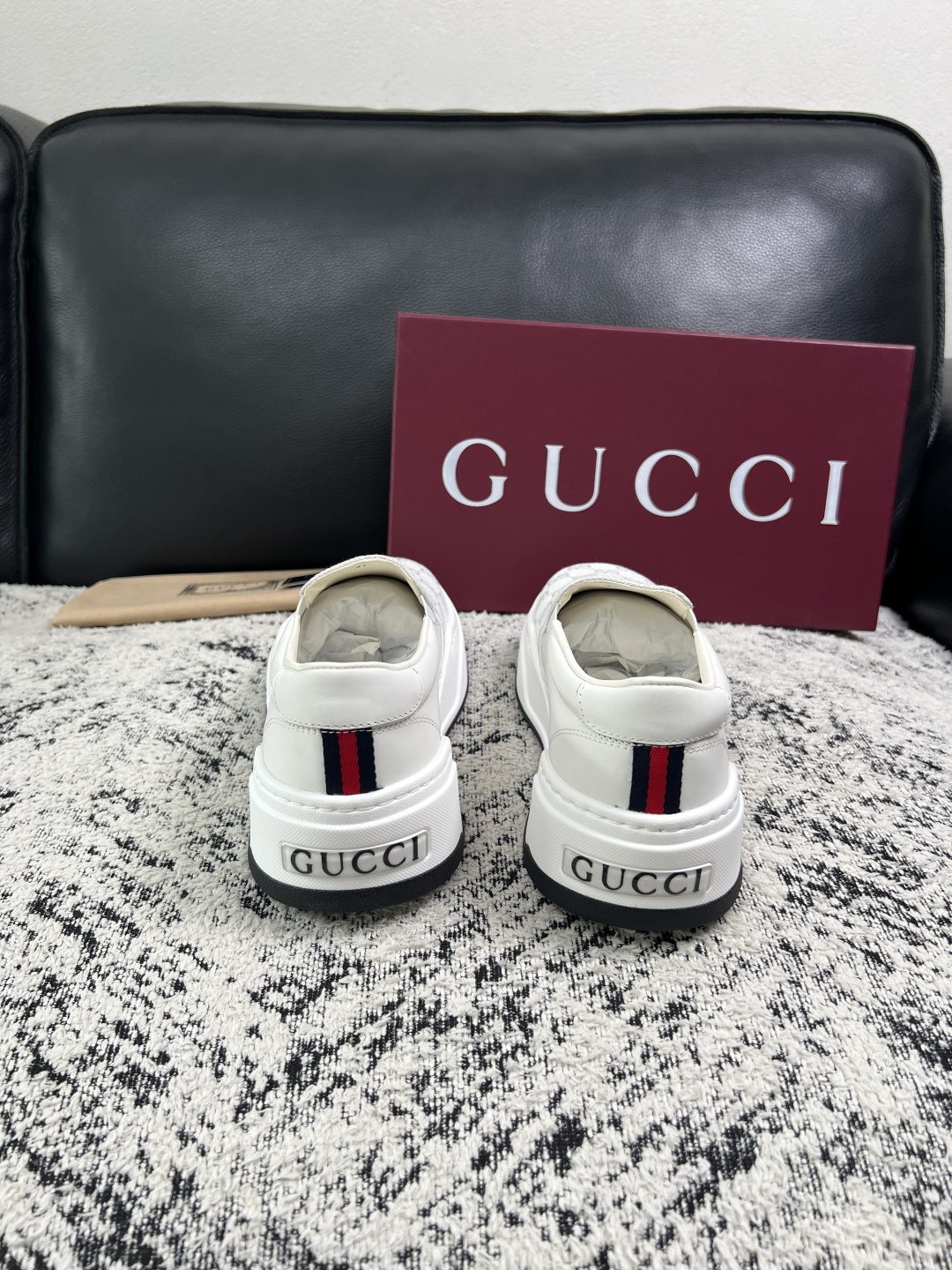 Gucci 高品质  顶级工艺品  古奇  专柜新款原厂配置，意大利进口牛皮面料，进口牛皮内里垫，透气舒适，鞋底：原厂特