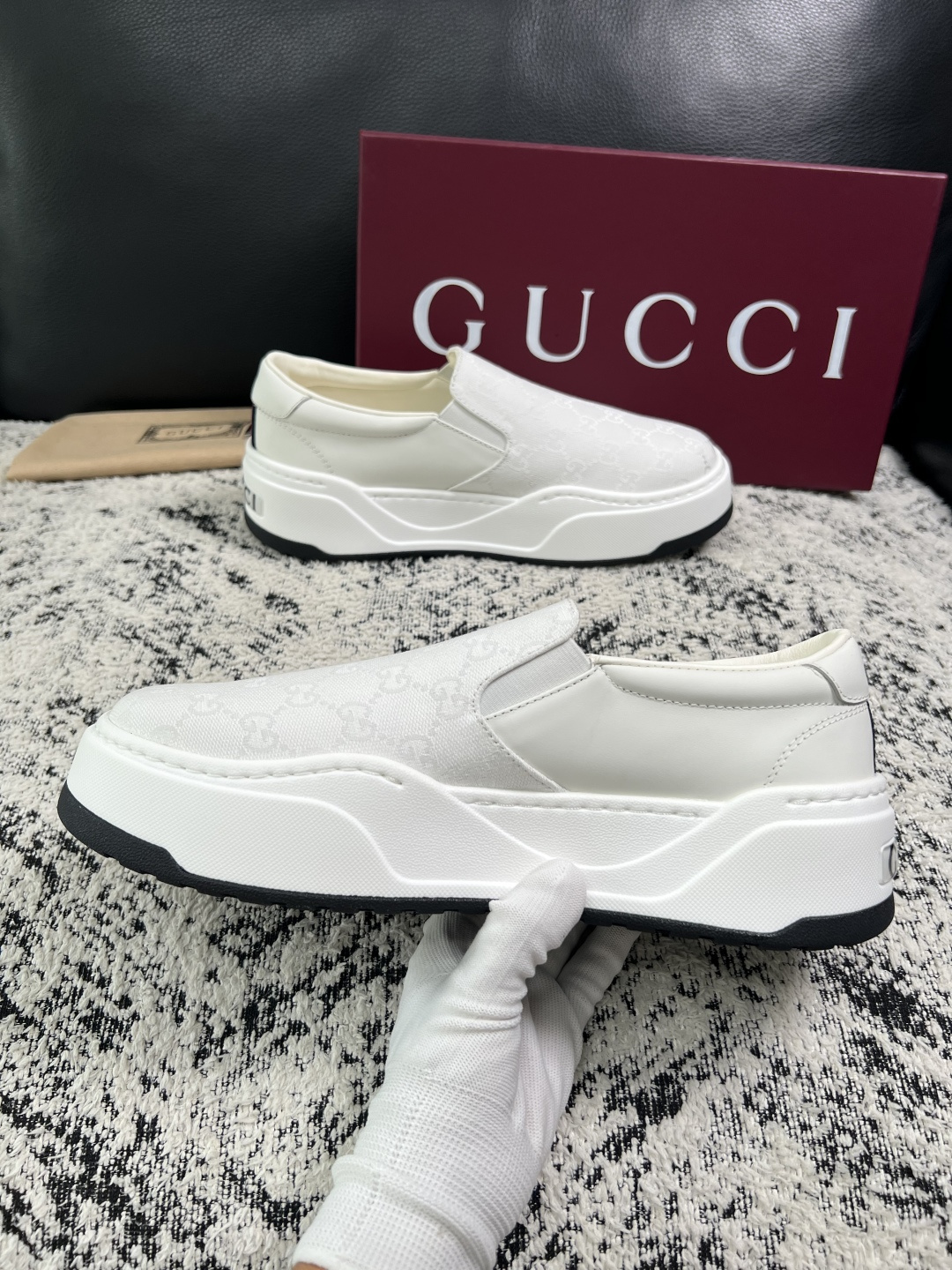 Gucci 高品质  顶级工艺品  古奇  专柜新款原厂配置，意大利进口牛皮面料，进口牛皮内里垫，透气舒适，鞋底：原厂特