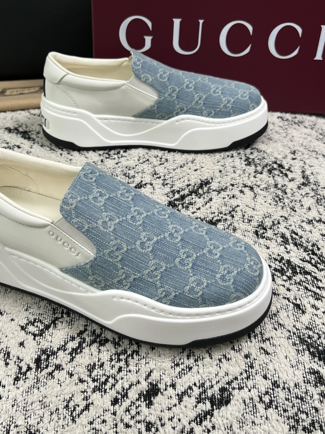 Gucci 高品质  顶级工艺品  古奇  专柜新款原厂配置，意大利进口牛皮面料，进口牛皮内里垫，透气舒适，鞋底：原厂特
