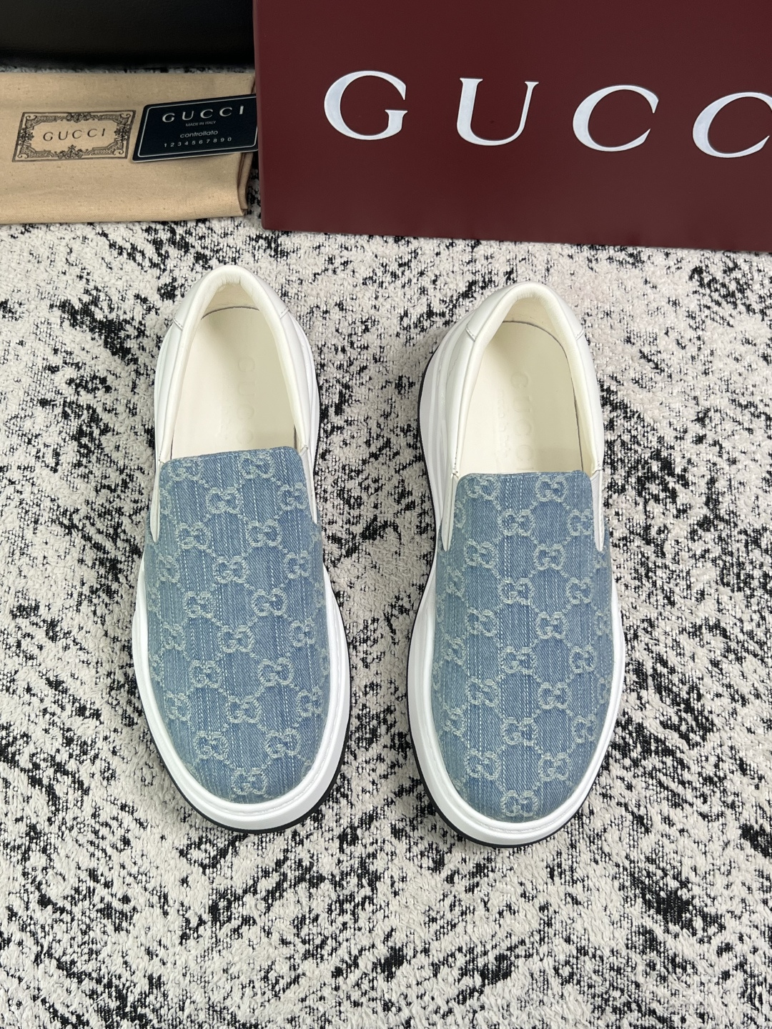 Gucci 高品质  顶级工艺品  古奇  专柜新款原厂配置，意大利进口牛皮面料，进口牛皮内里垫，透气舒适，鞋底：原厂特