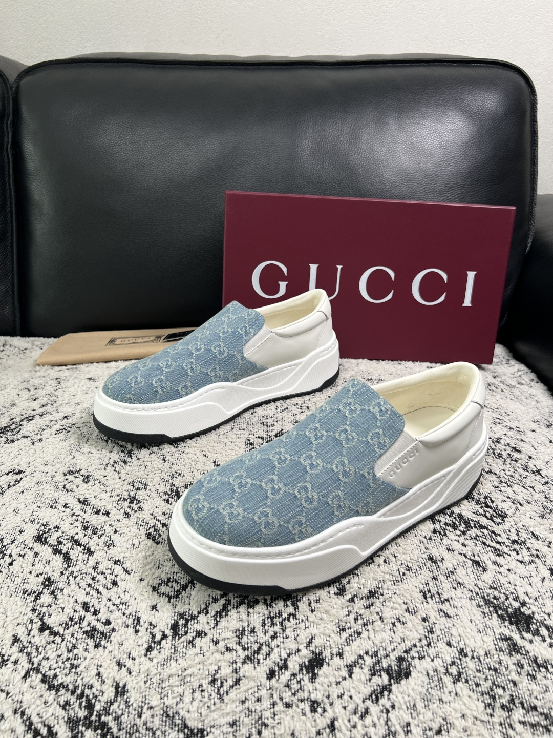 Gucci 高品质  顶级工艺品  古奇  专柜新款原厂配置，意大利进口牛皮面料，进口牛皮内里垫，透气舒适，鞋底：原厂特