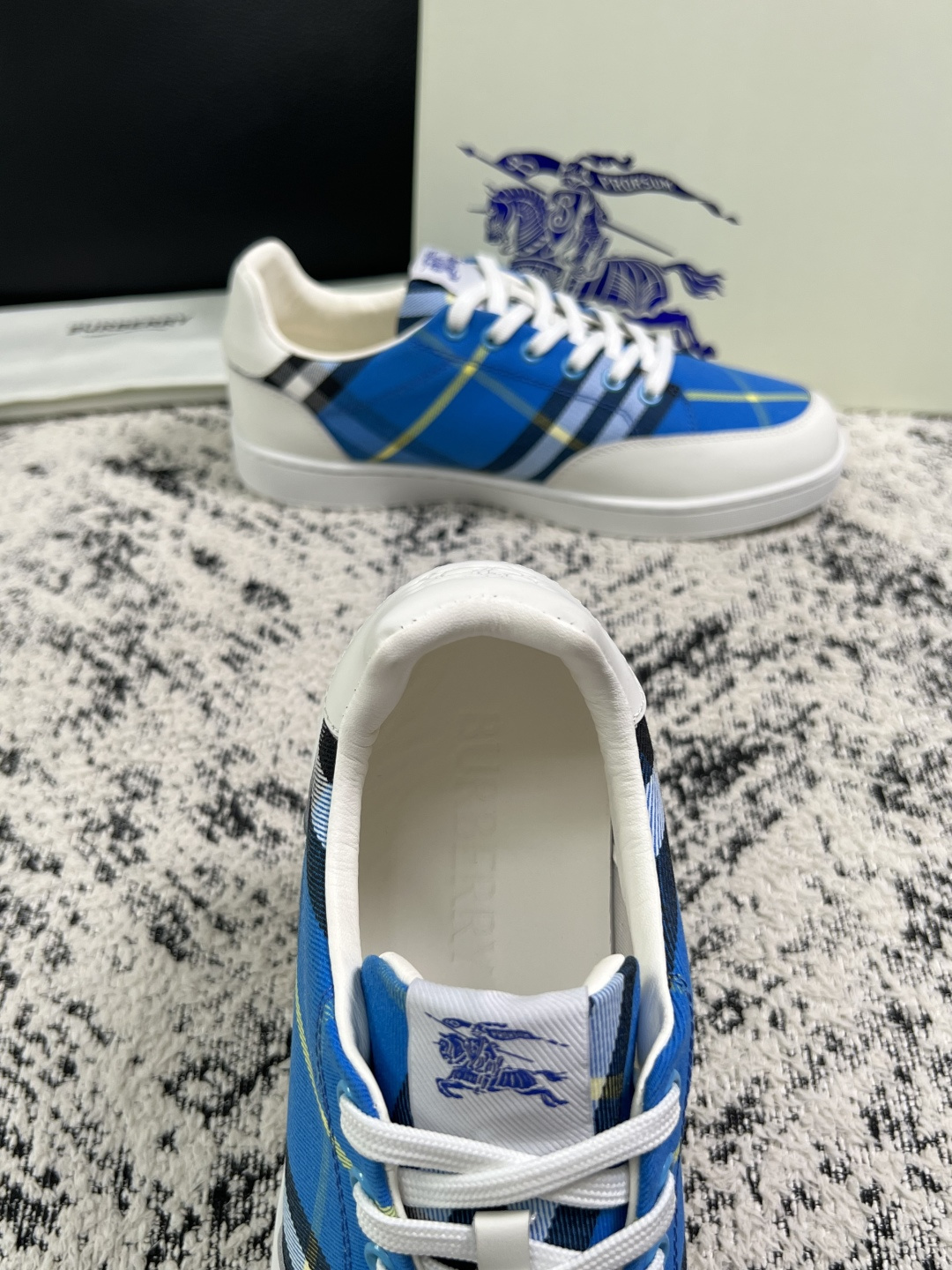 BURBERRY  顶级工艺品 巴宝莉 专柜同步，原厂配置意大利进口牛皮面料，高品质复杂拼接工艺，进口牛皮内里垫，透气舒