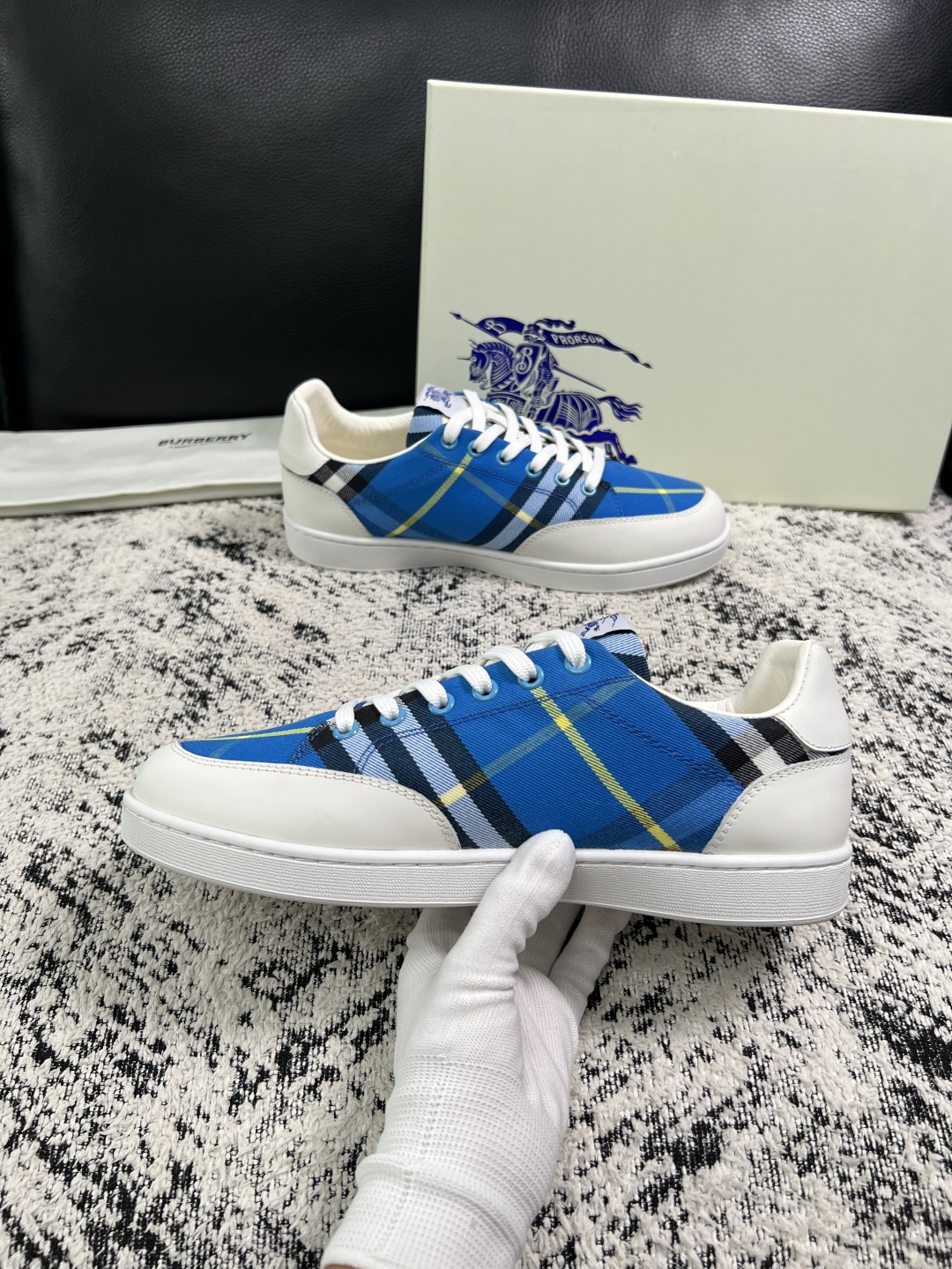 BURBERRY  顶级工艺品 巴宝莉 专柜同步，原厂配置意大利进口牛皮面料，高品质复杂拼接工艺，进口牛皮内里垫，透气舒
