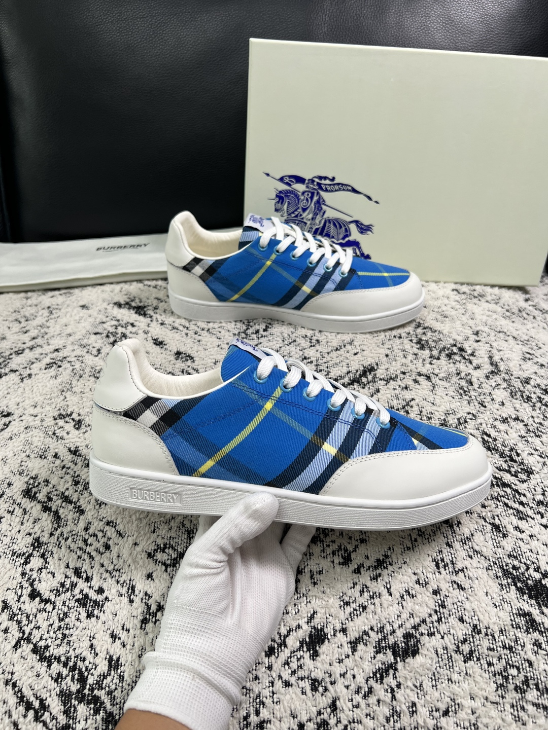 BURBERRY  顶级工艺品 巴宝莉 专柜同步，原厂配置意大利进口牛皮面料，高品质复杂拼接工艺，进口牛皮内里垫，透气舒