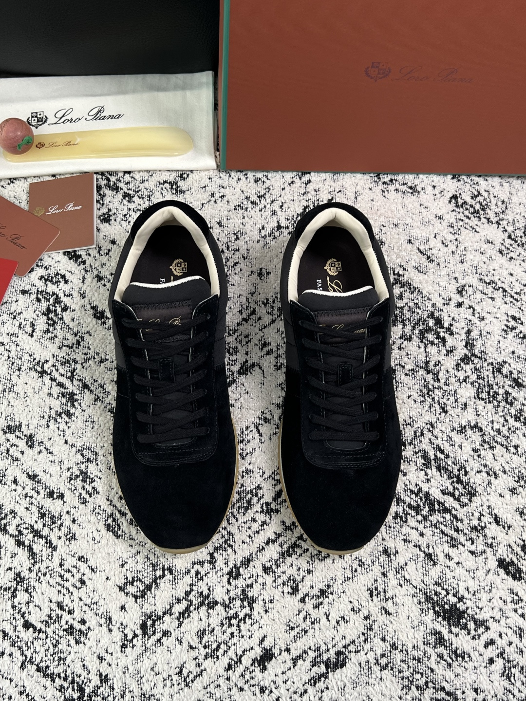 Loro Piana  高品质  顶级工艺品  诺悠翩雅  新品专柜同步原厂配置，鞋面意大利进口牛皮面料，高品质拼接工艺