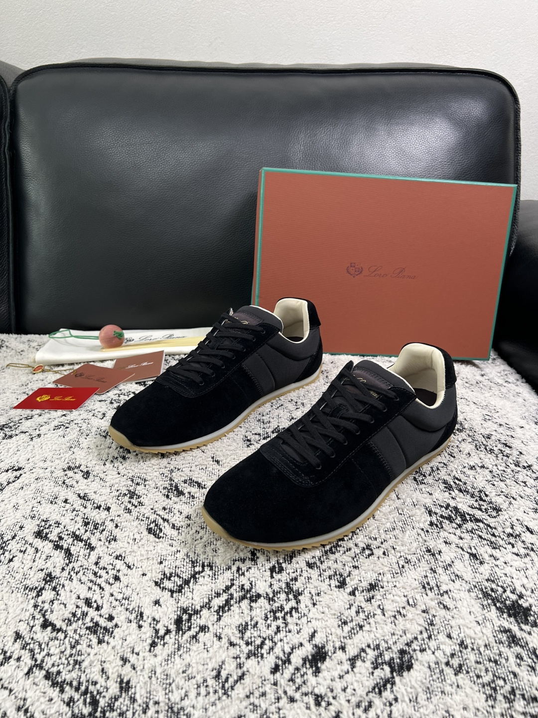 Loro Piana  高品质  顶级工艺品  诺悠翩雅  新品专柜同步原厂配置，鞋面意大利进口牛皮面料，高品质拼接工艺