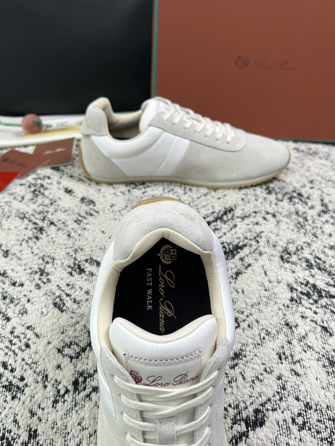 Loro Piana  高品质  顶级工艺品  诺悠翩雅  新品专柜同步原厂配置，鞋面意大利进口牛皮面料，高品质拼接工艺