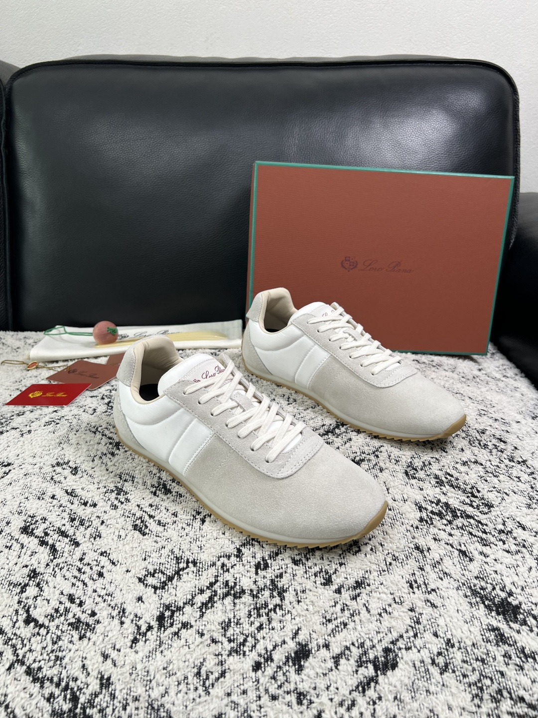 Loro Piana 高品质 顶级工艺品 诺悠翩雅 新品专柜同步原厂配置,鞋面意大利进口牛皮面料,高品质拼接工艺 Loro Piana 高品质 顶级工艺品 诺悠翩雅 新品专柜同步原厂配置,鞋面意大利进口牛皮面料,高品质拼接工艺