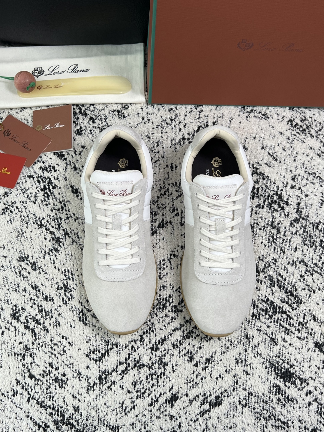 Loro Piana  高品质  顶级工艺品  诺悠翩雅  新品专柜同步原厂配置，鞋面意大利进口牛皮面料，高品质拼接工艺