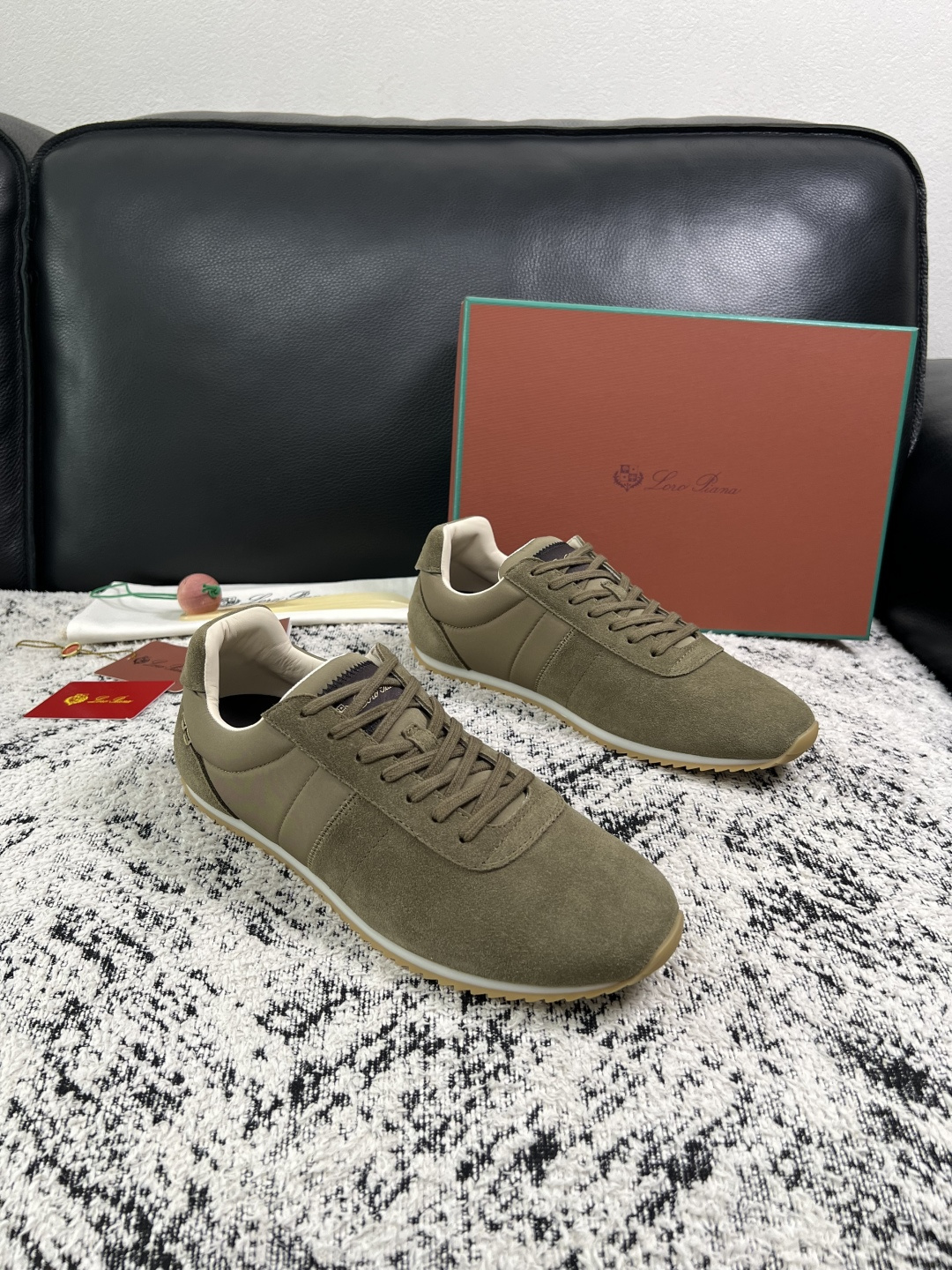 Loro Piana 高品质 顶级工艺品 诺悠翩雅 新品专柜同步原厂配置,鞋面意大利进口牛皮面料,高品质拼接工艺 Loro Piana 高品质 顶级工艺品 诺悠翩雅 新品专柜同步原厂配置,鞋面意大利进口牛皮面料,高品质拼接工艺