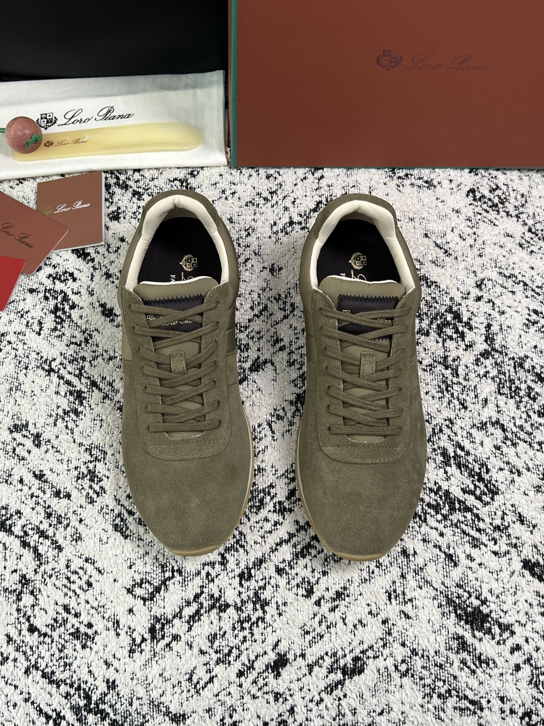 Loro Piana  高品质  顶级工艺品  诺悠翩雅  新品专柜同步原厂配置，鞋面意大利进口牛皮面料，高品质拼接工艺