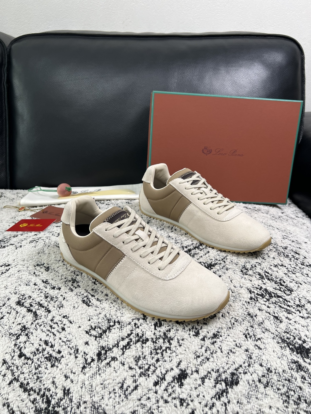 Loro Piana 高品质 顶级工艺品 诺悠翩雅 新品专柜同步原厂配置,鞋面意大利进口牛皮面料,高品质拼接工艺 Loro Piana 高品质 顶级工艺品 诺悠翩雅 新品专柜同步原厂配置,鞋面意大利进口牛皮面料,高品质拼接工艺