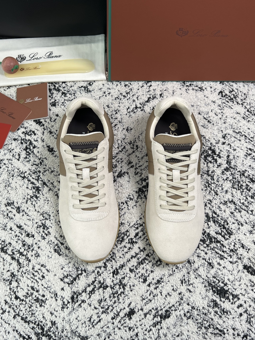 Loro Piana  高品质  顶级工艺品  诺悠翩雅  新品专柜同步原厂配置，鞋面意大利进口牛皮面料，高品质拼接工艺