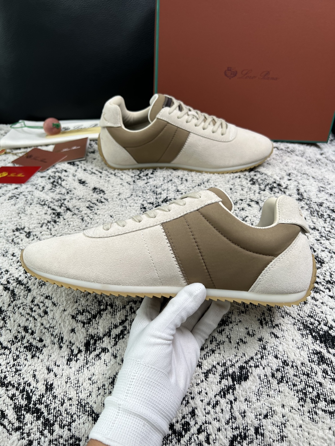Loro Piana  高品质  顶级工艺品  诺悠翩雅  新品专柜同步原厂配置，鞋面意大利进口牛皮面料，高品质拼接工艺