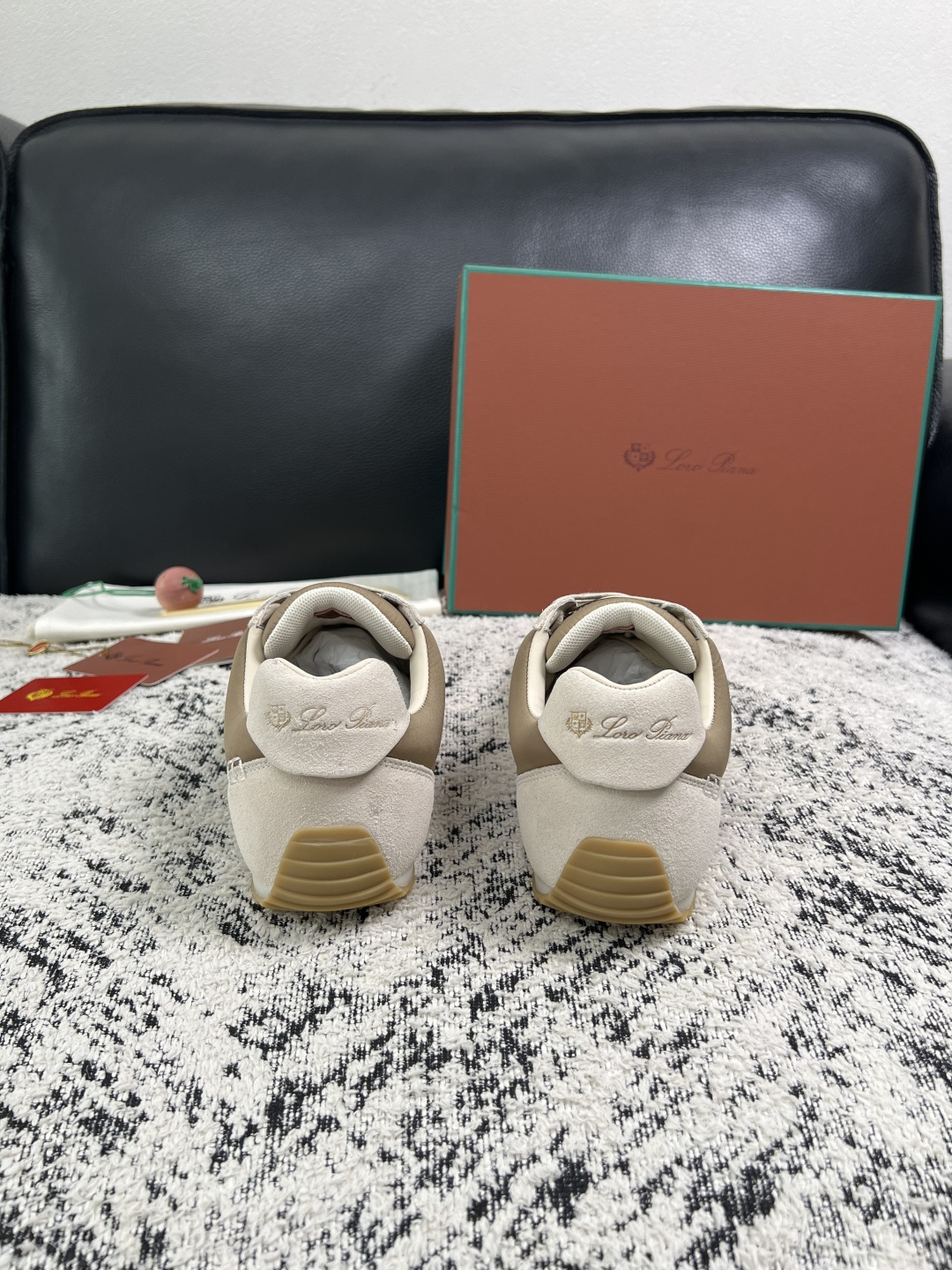 Loro Piana  高品质  顶级工艺品  诺悠翩雅  新品专柜同步原厂配置，鞋面意大利进口牛皮面料，高品质拼接工艺