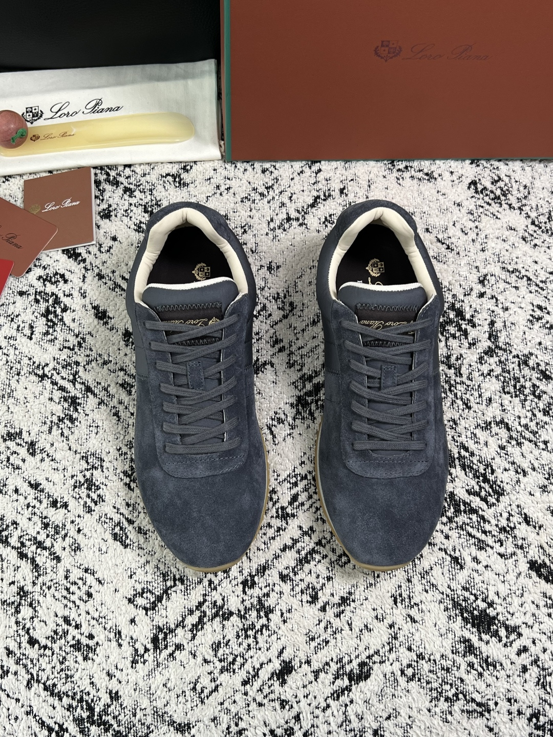 Loro Piana  高品质  顶级工艺品  诺悠翩雅  新品专柜同步原厂配置，鞋面意大利进口牛皮面料，高品质拼接工艺