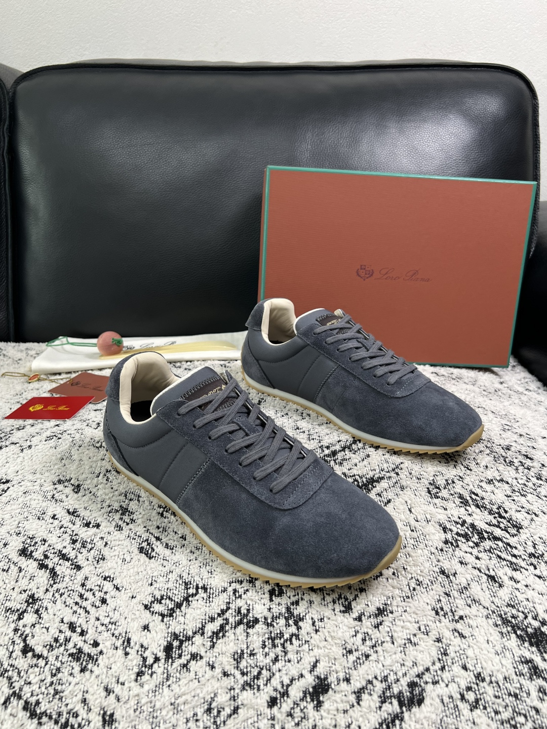 Loro Piana 高品质 顶级工艺品 诺悠翩雅 新品专柜同步原厂配置,鞋面意大利进口牛皮面料,高品质拼接工艺 Loro Piana 高品质 顶级工艺品 诺悠翩雅 新品专柜同步原厂配置,鞋面意大利进口牛皮面料,高品质拼接工艺