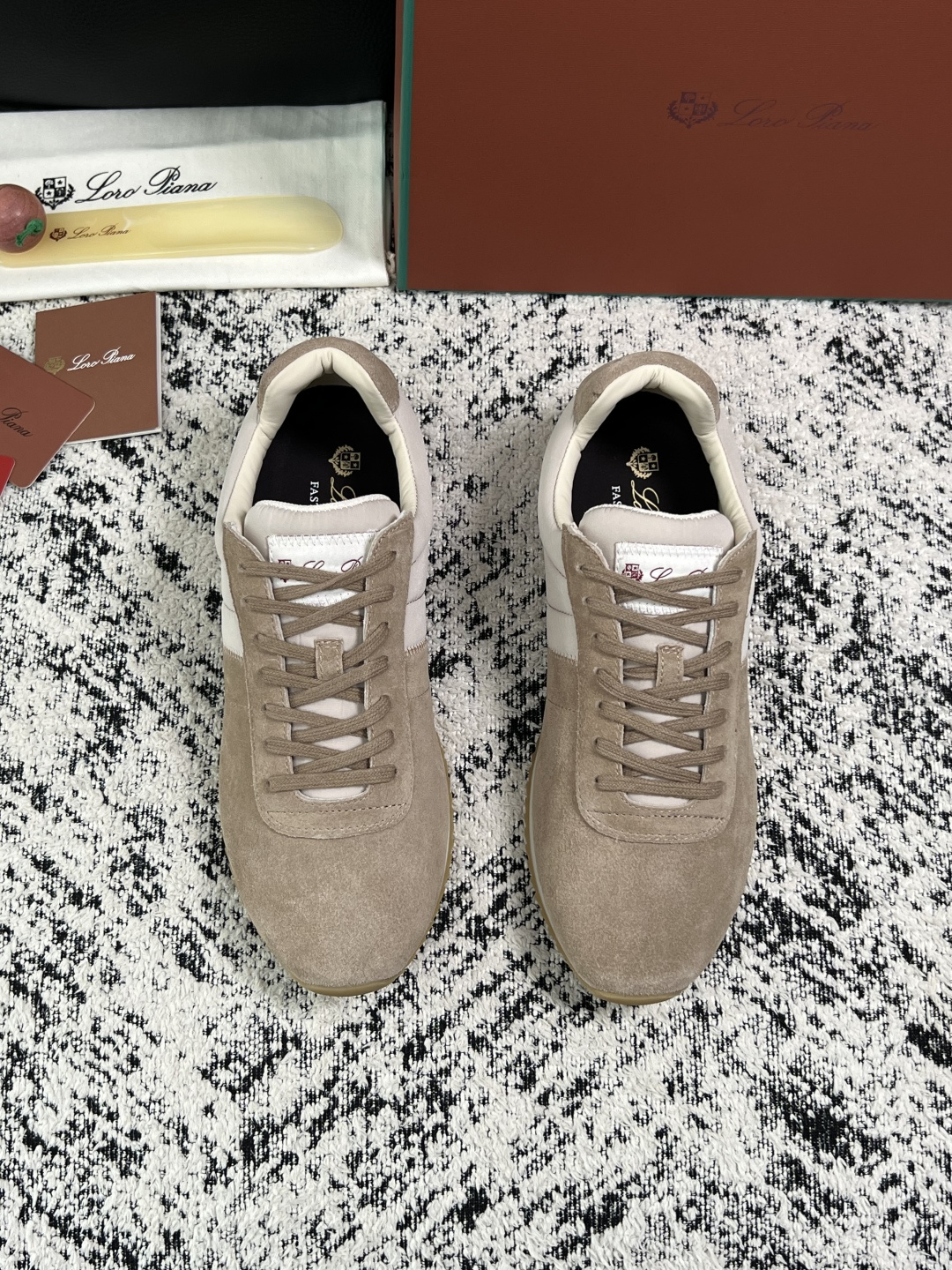 Loro Piana  高品质  顶级工艺品  诺悠翩雅  新品专柜同步原厂配置，鞋面意大利进口牛皮面料，高品质拼接工艺