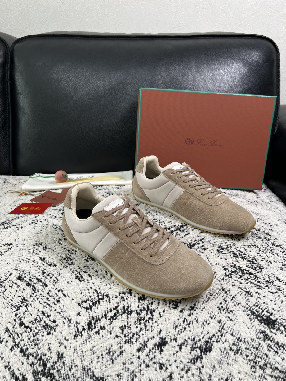 Loro Piana 高品质 顶级工艺品 诺悠翩雅 新品专柜同步原厂配置,鞋面意大利进口牛皮面料,高品质拼接工艺 Loro Piana 高品质 顶级工艺品 诺悠翩雅 新品专柜同步原厂配置,鞋面意大利进口牛皮面料,高品质拼接工艺