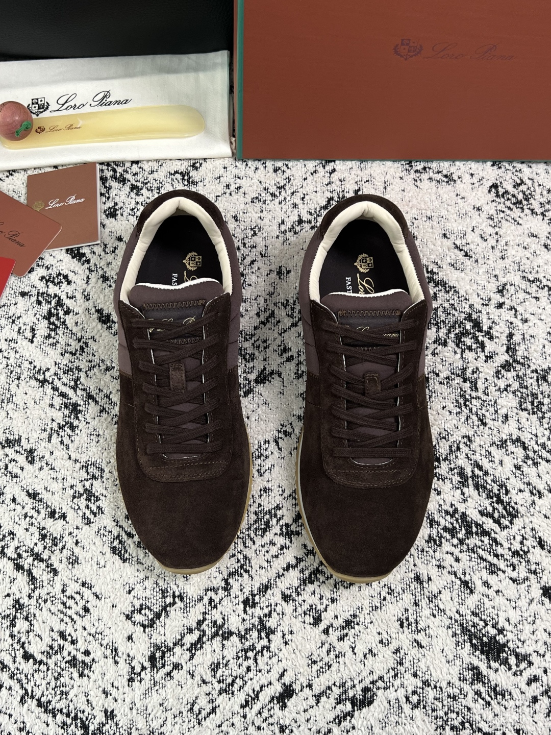 Loro Piana  高品质  顶级工艺品  诺悠翩雅  新品专柜同步原厂配置，鞋面意大利进口牛皮面料，高品质拼接工艺