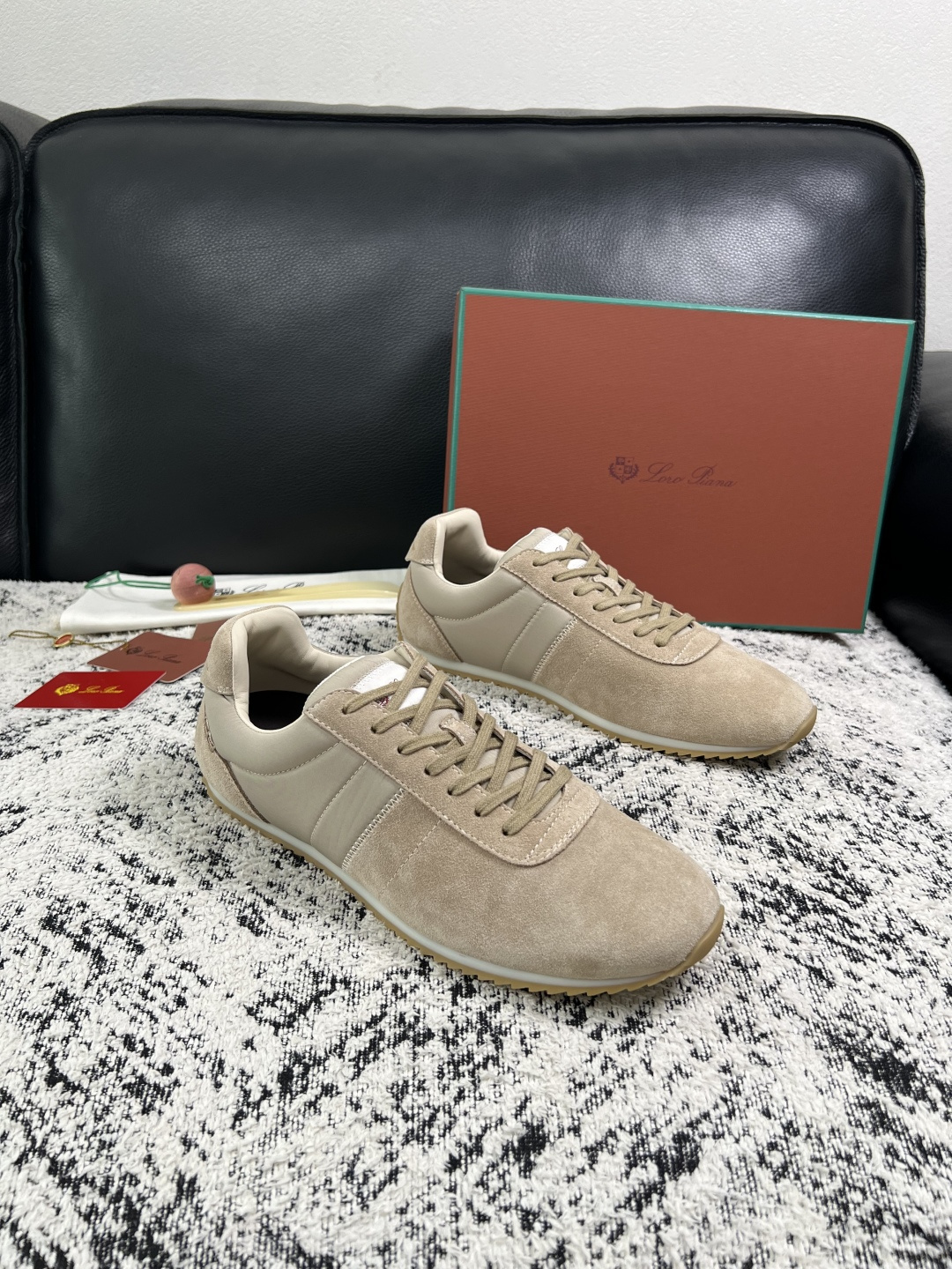 Loro Piana 高品质 顶级工艺品 诺悠翩雅 新品专柜同步原厂配置,鞋面意大利进口牛皮面料,高品质拼接工艺 Loro Piana 高品质 顶级工艺品 诺悠翩雅 新品专柜同步原厂配置,鞋面意大利进口牛皮面料,高品质拼接工艺