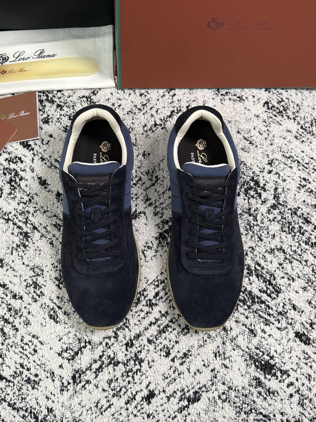 Loro Piana  高品质  顶级工艺品  诺悠翩雅  新品专柜同步原厂配置，鞋面意大利进口牛皮面料，高品质拼接工艺