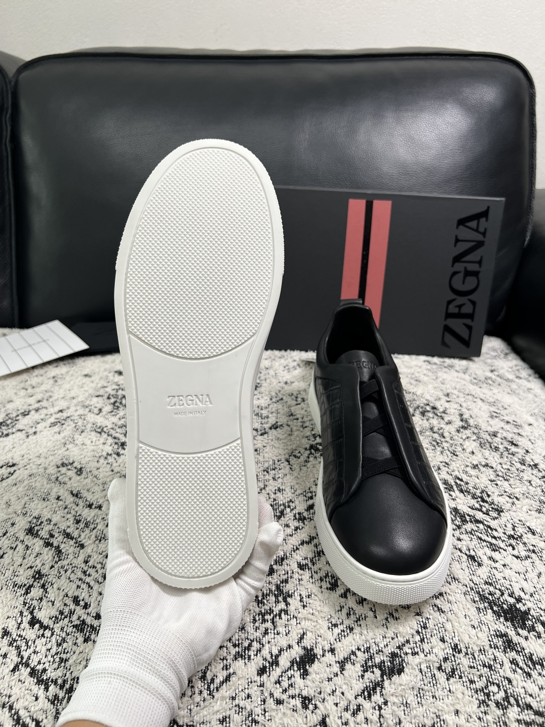 Zegna  高品质  顶级工艺品  杰尼亚  专柜新款原厂配置，意大利进口牛皮面料，进口牛里垫，透气舒适，鞋底：原厂特