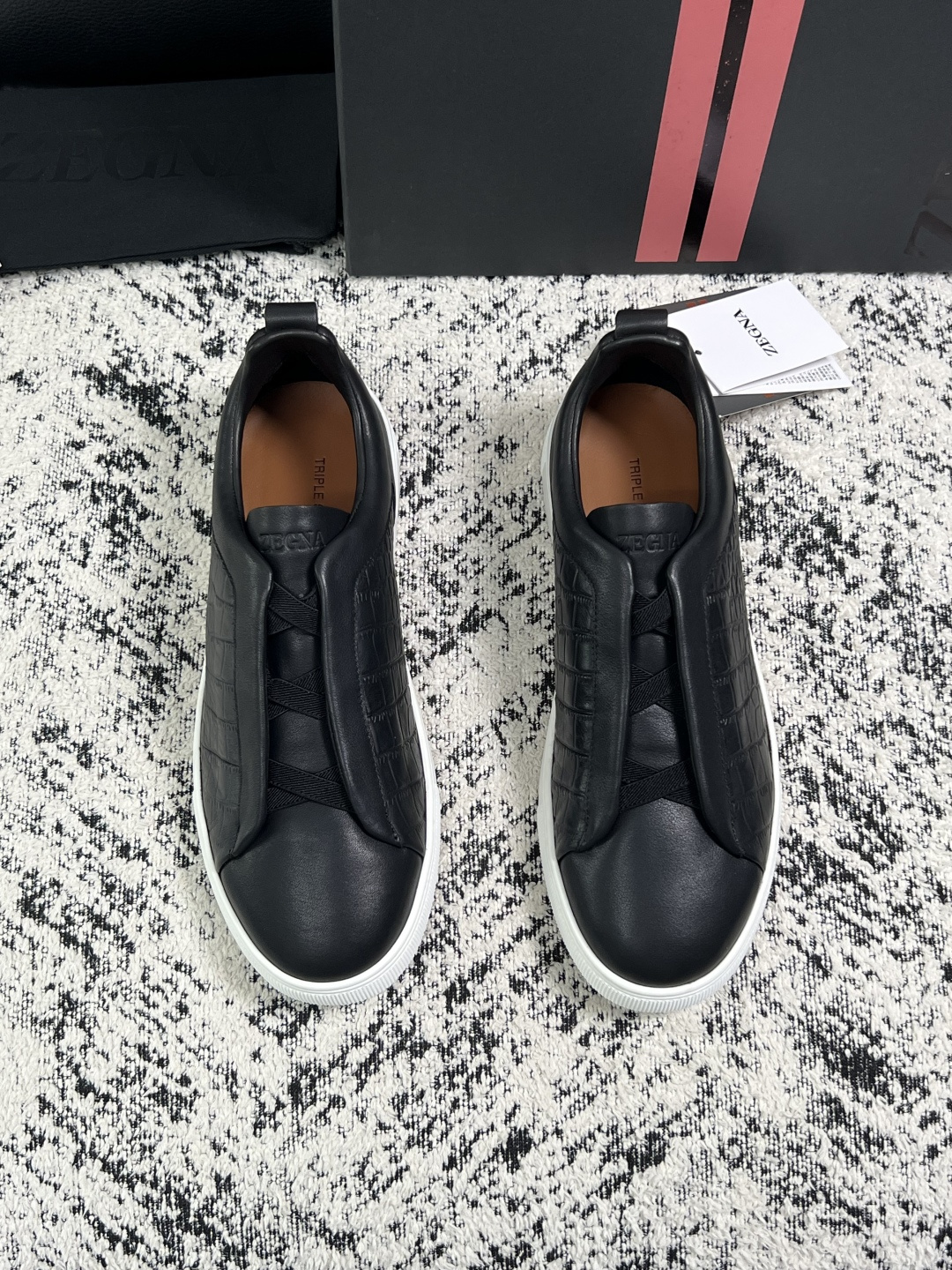 Zegna  高品质  顶级工艺品  杰尼亚  专柜新款原厂配置，意大利进口牛皮面料，进口牛里垫，透气舒适，鞋底：原厂特