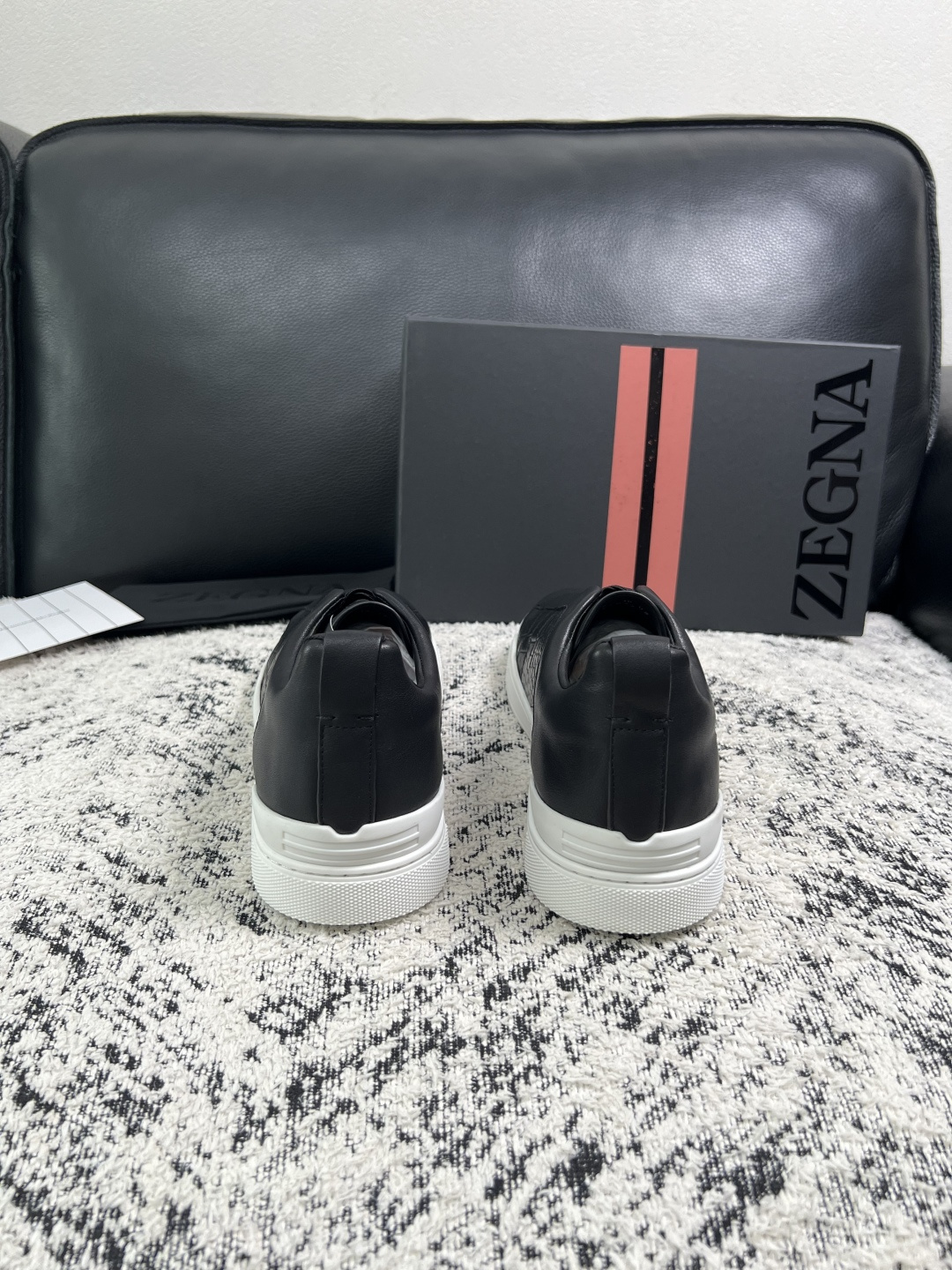 Zegna  高品质  顶级工艺品  杰尼亚  专柜新款原厂配置，意大利进口牛皮面料，进口牛里垫，透气舒适，鞋底：原厂特