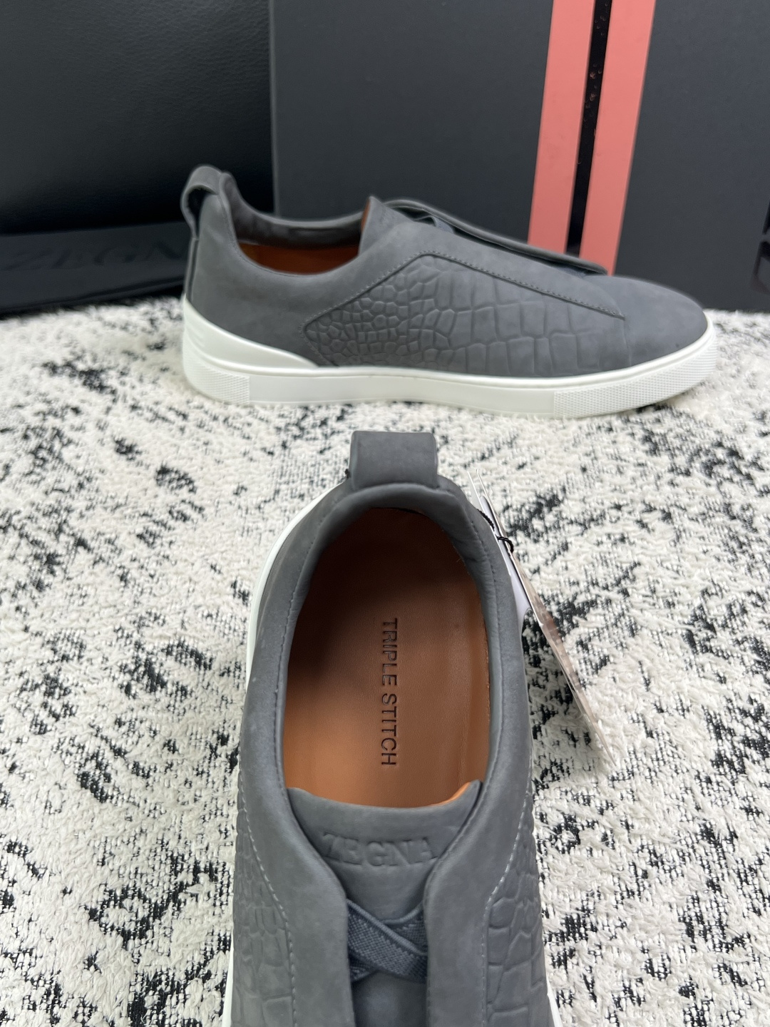 Zegna  高品质  顶级工艺品  杰尼亚  专柜新款原厂配置，意大利进口牛皮面料，进口牛里垫，透气舒适，鞋底：原厂特