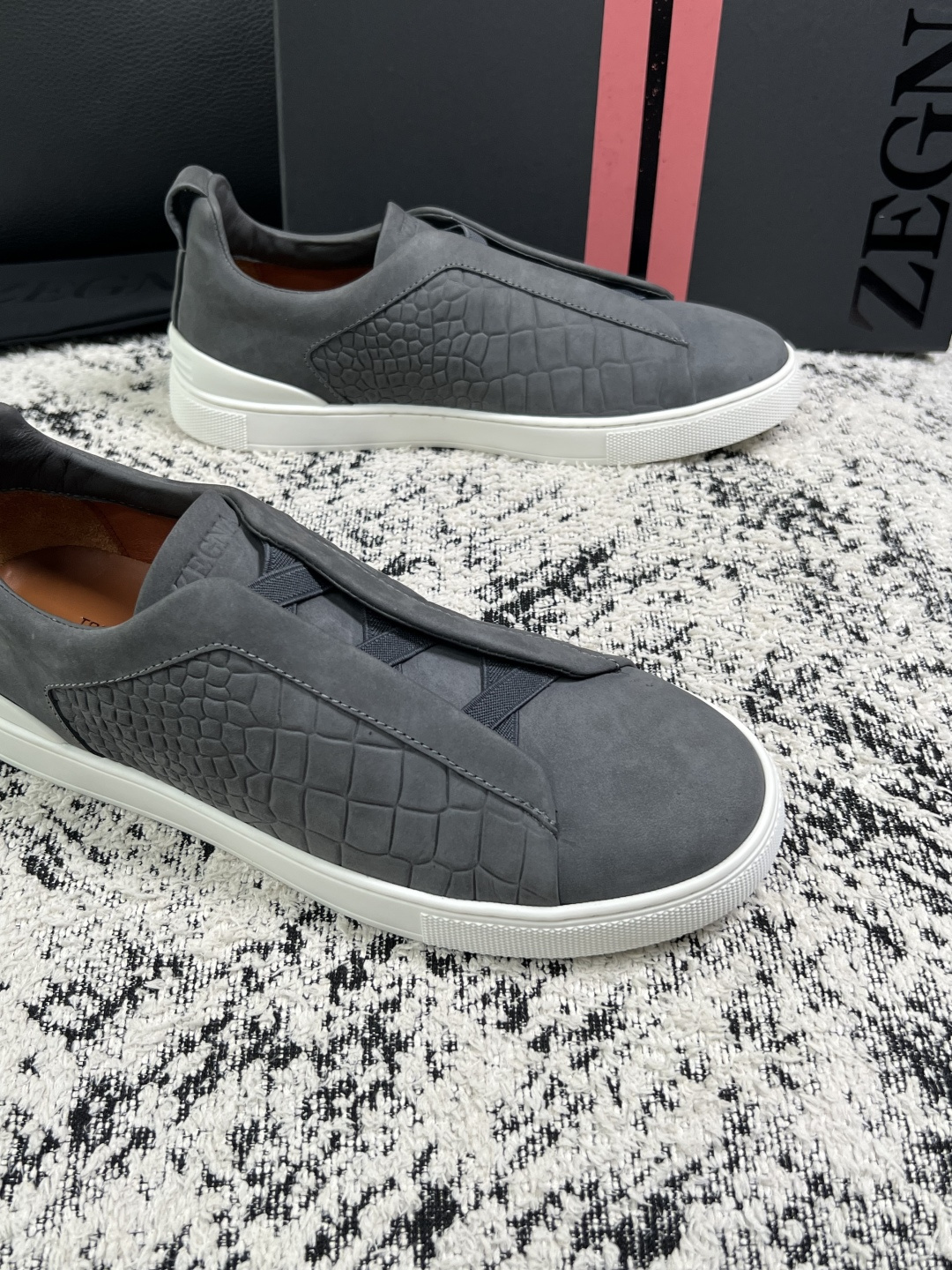 Zegna  高品质  顶级工艺品  杰尼亚  专柜新款原厂配置，意大利进口牛皮面料，进口牛里垫，透气舒适，鞋底：原厂特