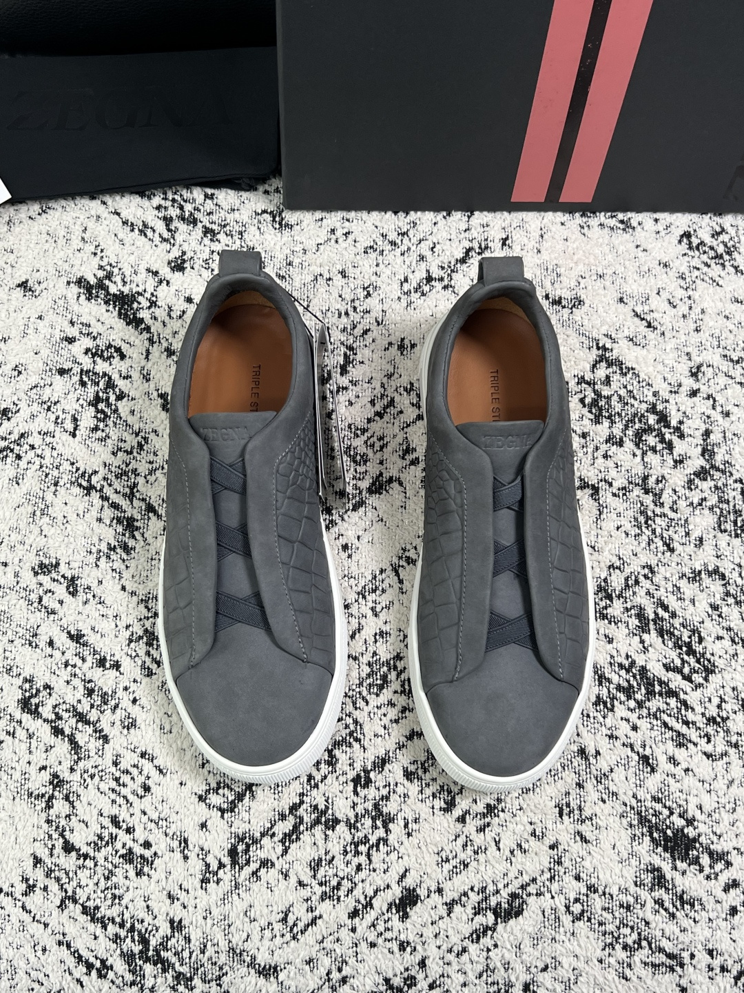 Zegna  高品质  顶级工艺品  杰尼亚  专柜新款原厂配置，意大利进口牛皮面料，进口牛里垫，透气舒适，鞋底：原厂特