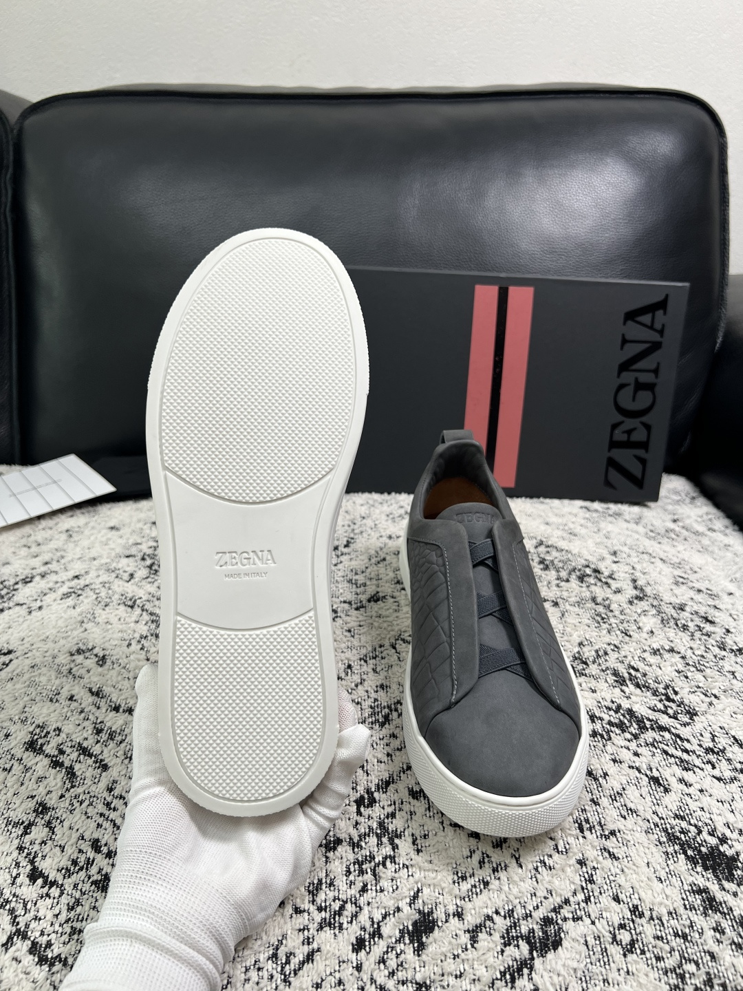 Zegna  高品质  顶级工艺品  杰尼亚  专柜新款原厂配置，意大利进口牛皮面料，进口牛里垫，透气舒适，鞋底：原厂特