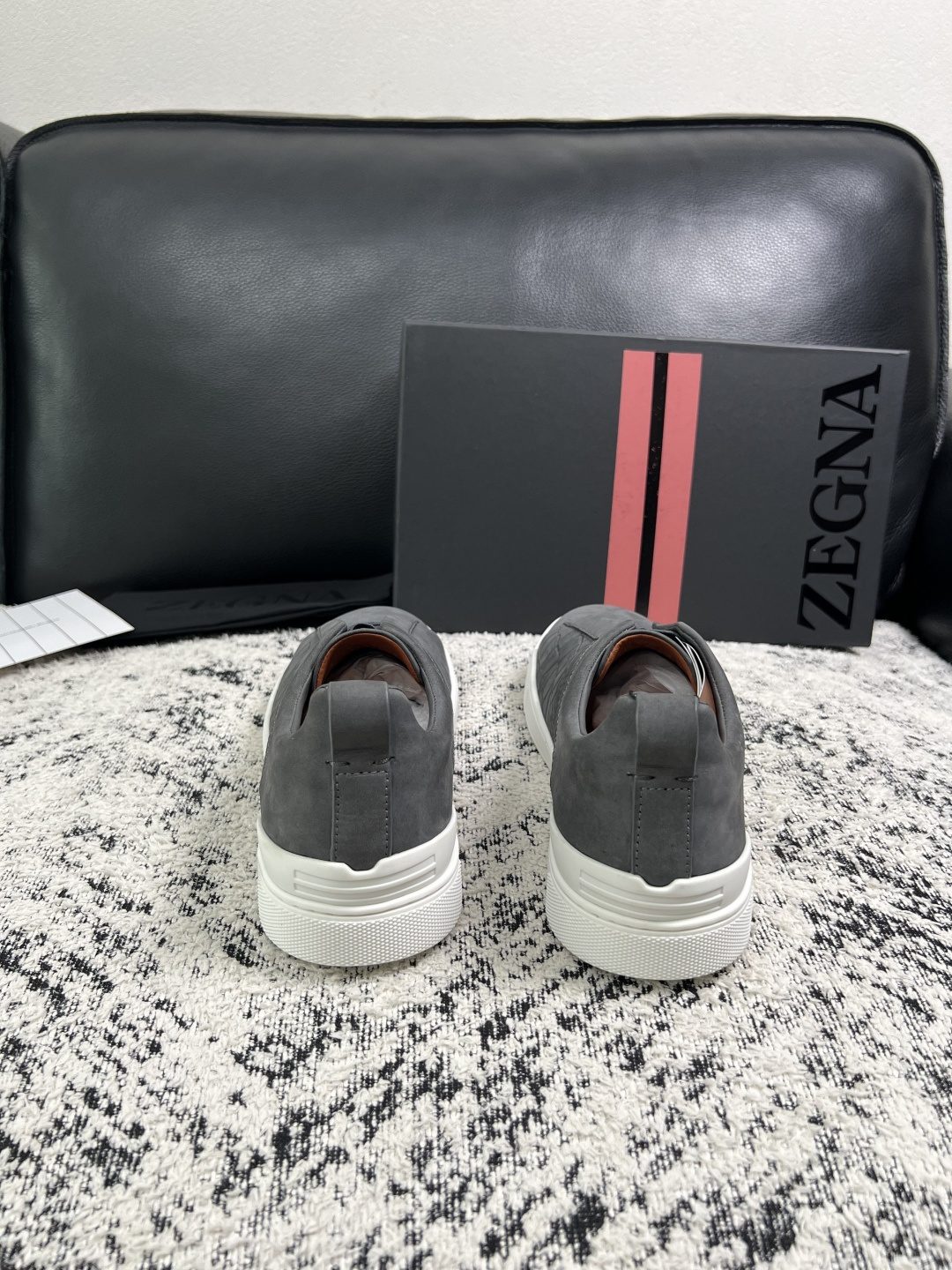 Zegna  高品质  顶级工艺品  杰尼亚  专柜新款原厂配置，意大利进口牛皮面料，进口牛里垫，透气舒适，鞋底：原厂特