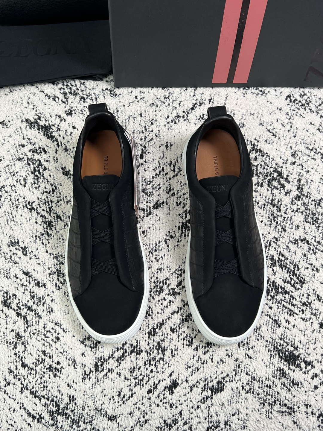 Zegna  高品质  顶级工艺品  杰尼亚  专柜新款原厂配置，意大利进口牛皮面料，进口牛里垫，透气舒适，鞋底：原厂特