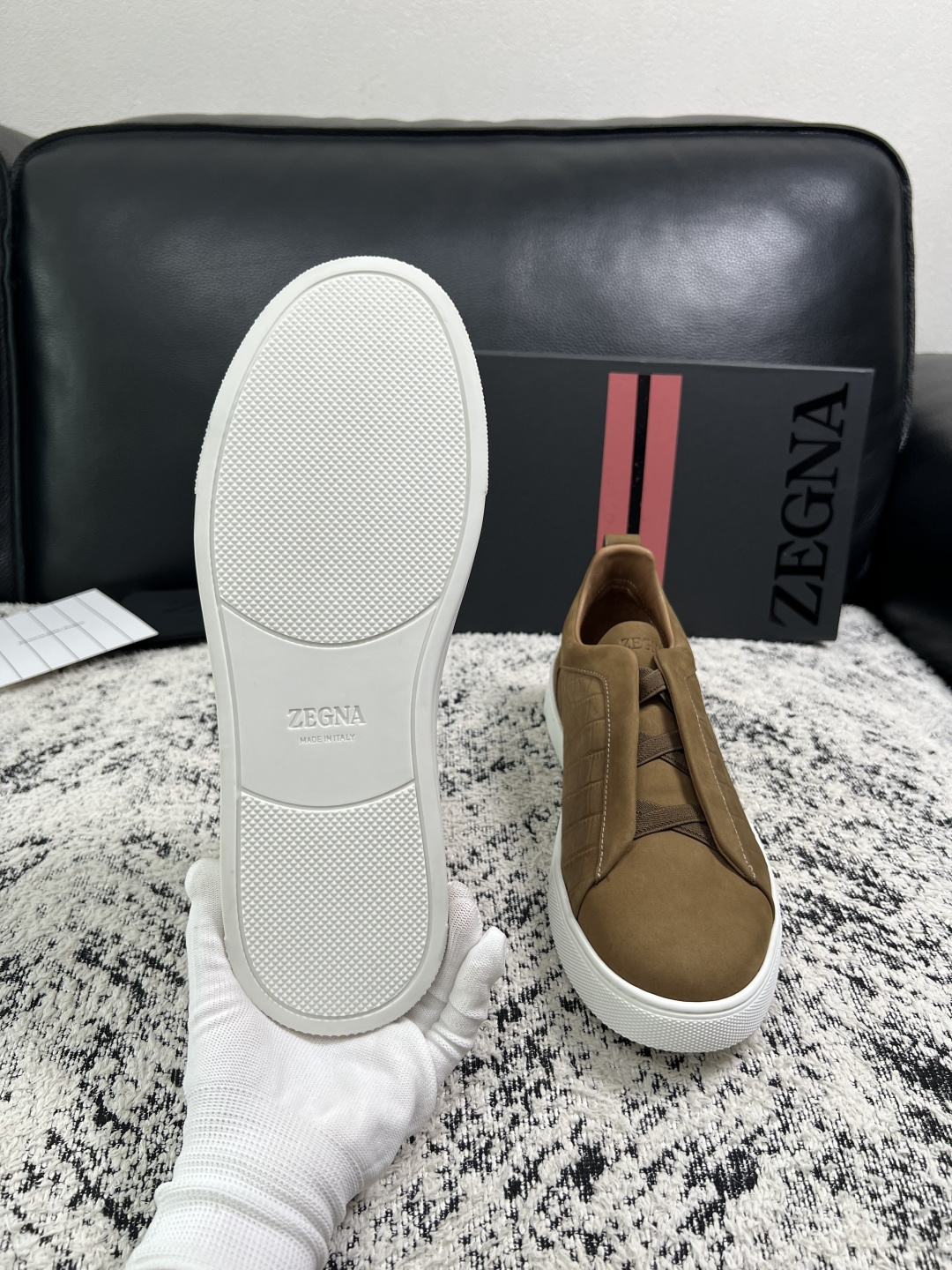 Zegna  高品质  顶级工艺品  杰尼亚  专柜新款原厂配置，意大利进口牛皮面料，进口牛里垫，透气舒适，鞋底：原厂特