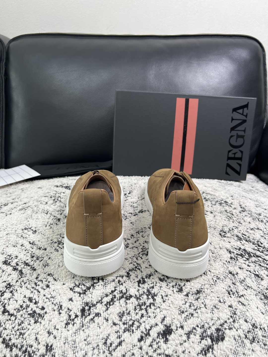 Zegna  高品质  顶级工艺品  杰尼亚  专柜新款原厂配置，意大利进口牛皮面料，进口牛里垫，透气舒适，鞋底：原厂特