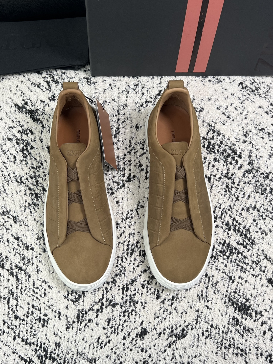Zegna  高品质  顶级工艺品  杰尼亚  专柜新款原厂配置，意大利进口牛皮面料，进口牛里垫，透气舒适，鞋底：原厂特