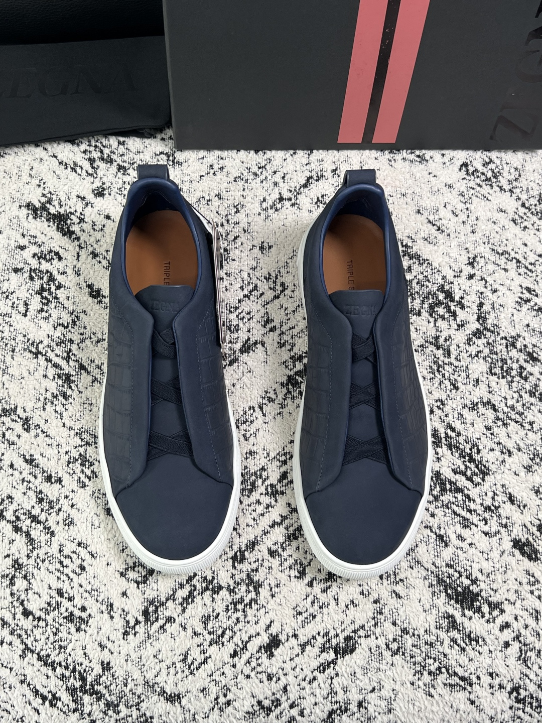 Zegna  高品质  顶级工艺品  杰尼亚  专柜新款原厂配置，意大利进口牛皮面料，进口牛里垫，透气舒适，鞋底：原厂特