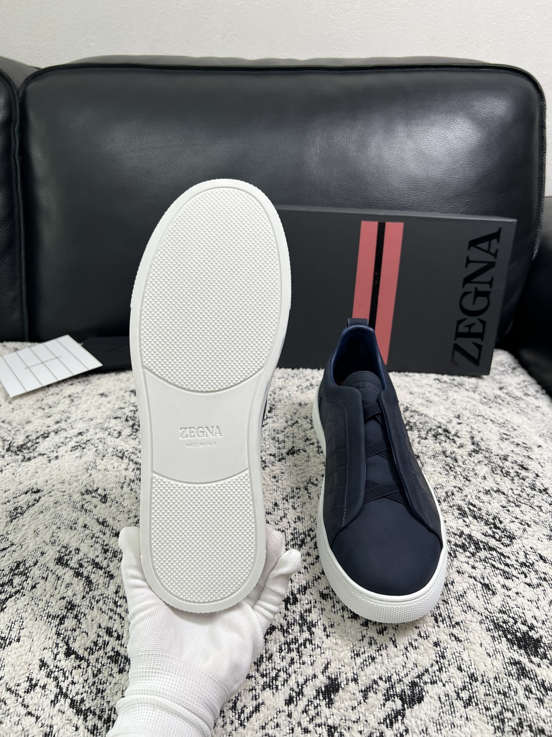 Zegna  高品质  顶级工艺品  杰尼亚  专柜新款原厂配置，意大利进口牛皮面料，进口牛里垫，透气舒适，鞋底：原厂特