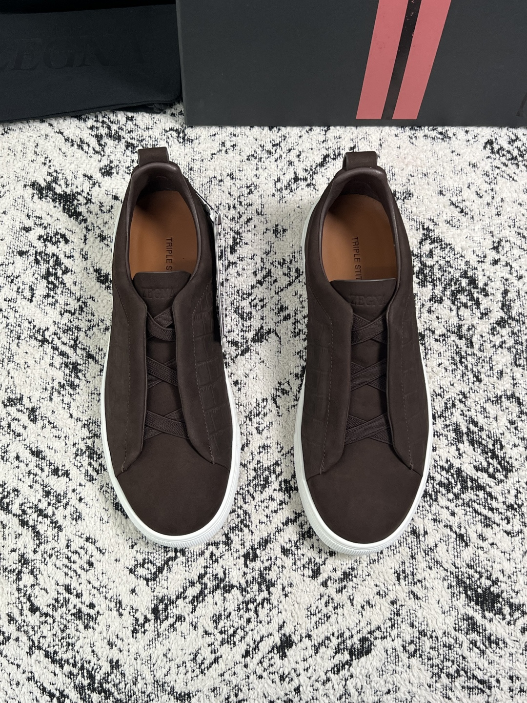 Zegna  高品质  顶级工艺品  杰尼亚  专柜新款原厂配置，意大利进口牛皮面料，进口牛里垫，透气舒适，鞋底：原厂特