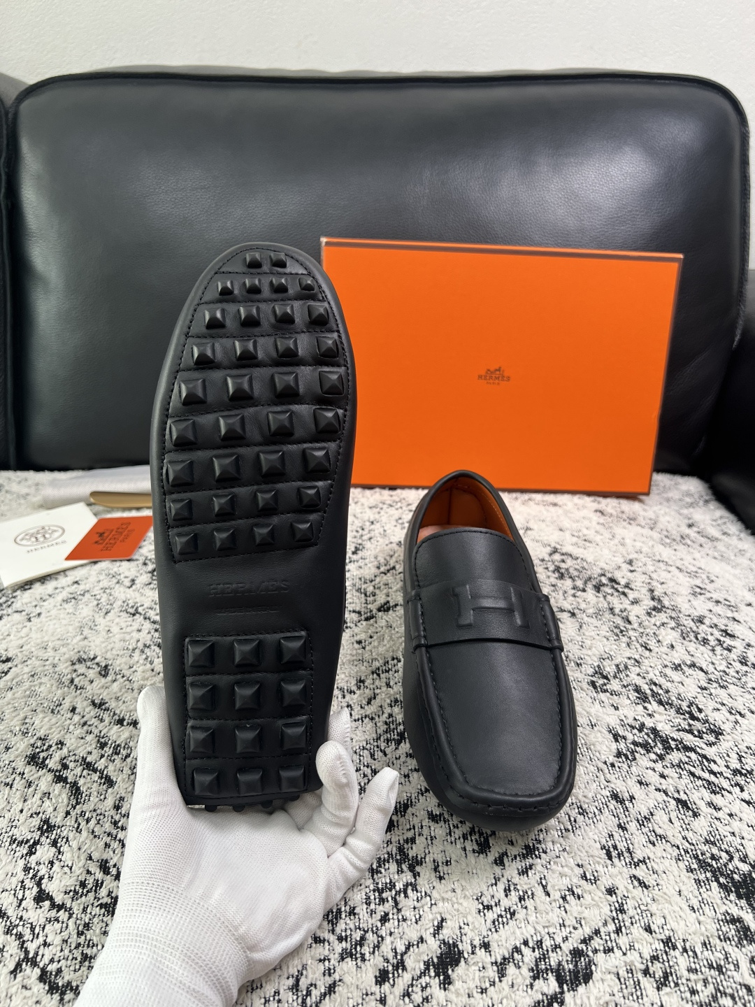 Hermes  高品质  顶级工艺品  爱马仕 豆豆鞋专柜同步发售原厂配置，意大利进口原版牛皮面料，高品质拼接工艺，全进