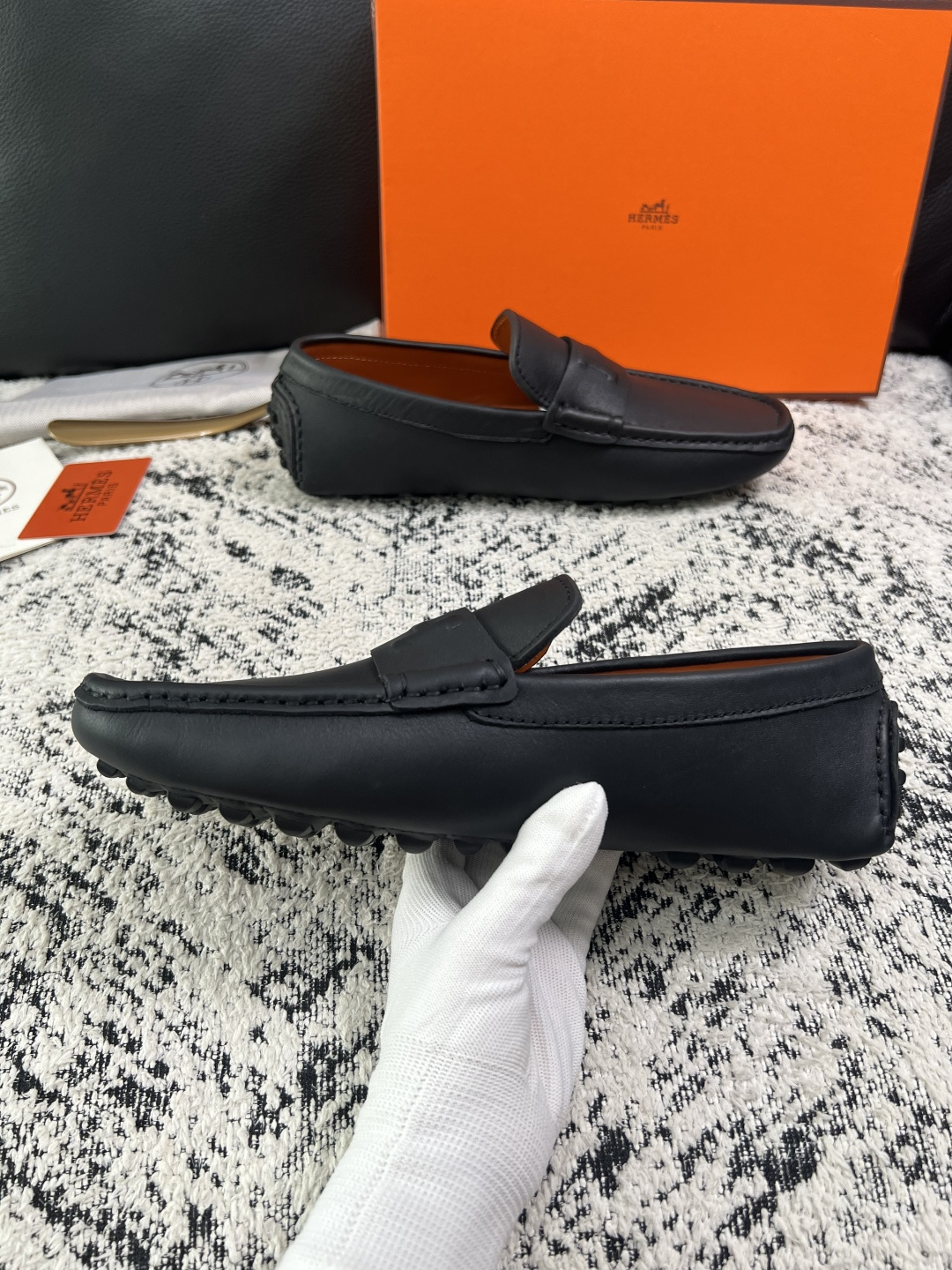 Hermes  高品质  顶级工艺品  爱马仕 豆豆鞋专柜同步发售原厂配置，意大利进口原版牛皮面料，高品质拼接工艺，全进