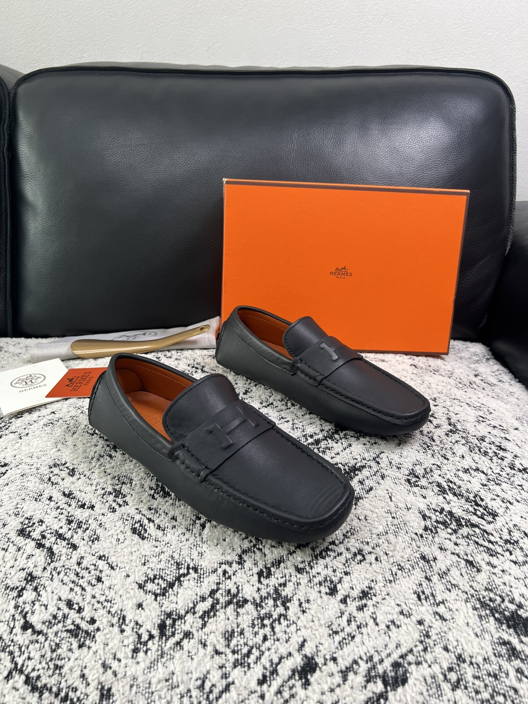 Hermes 高品质 顶级工艺品 爱马仕 豆豆鞋专柜同步发售原厂配置,意大利进口原版牛皮面料,高品质拼接工艺,全进 Hermes 高品质 顶级工艺品 爱马仕 豆豆鞋专柜同步发售原厂配置,意大利进口原版牛皮面料,高品质拼接工艺,全进