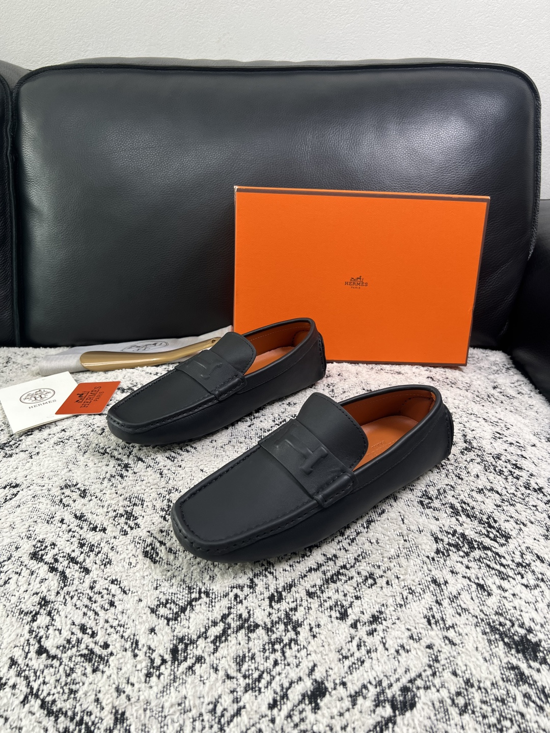 Hermes  高品质  顶级工艺品  爱马仕 豆豆鞋专柜同步发售原厂配置，意大利进口原版牛皮面料，高品质拼接工艺，全进